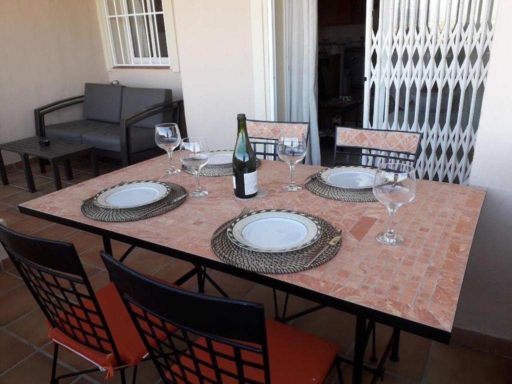 Duquesa Fairways, A Spacious Apartment With Fabulous Views And Facilities Manilva Dış mekan fotoğraf