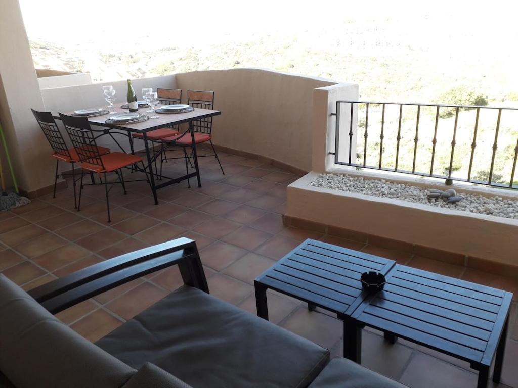 Duquesa Fairways, A Spacious Apartment With Fabulous Views And Facilities Manilva Dış mekan fotoğraf
