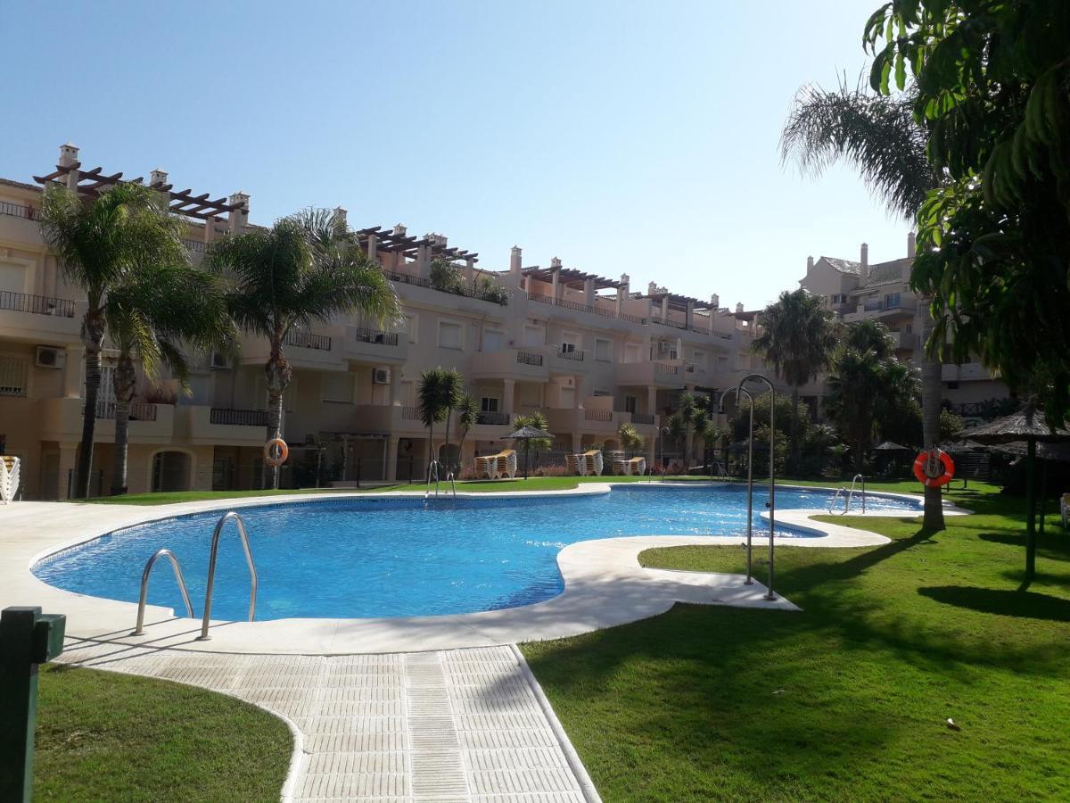 Duquesa Fairways, A Spacious Apartment With Fabulous Views And Facilities Manilva Dış mekan fotoğraf