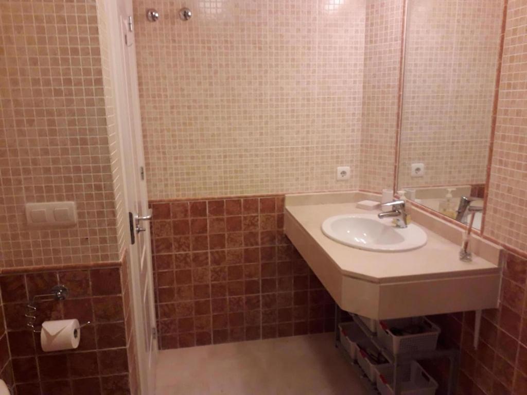 Duquesa Fairways, A Spacious Apartment With Fabulous Views And Facilities Manilva Dış mekan fotoğraf